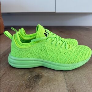 APL techloom phantom women’s size 7.5 lime green